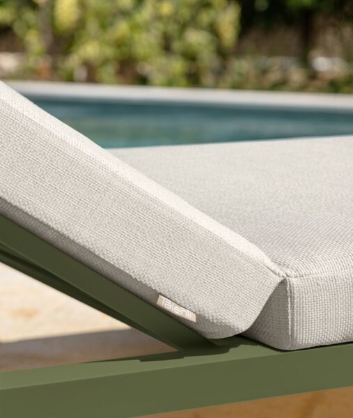 CleoSoft//Alu Daybed 1